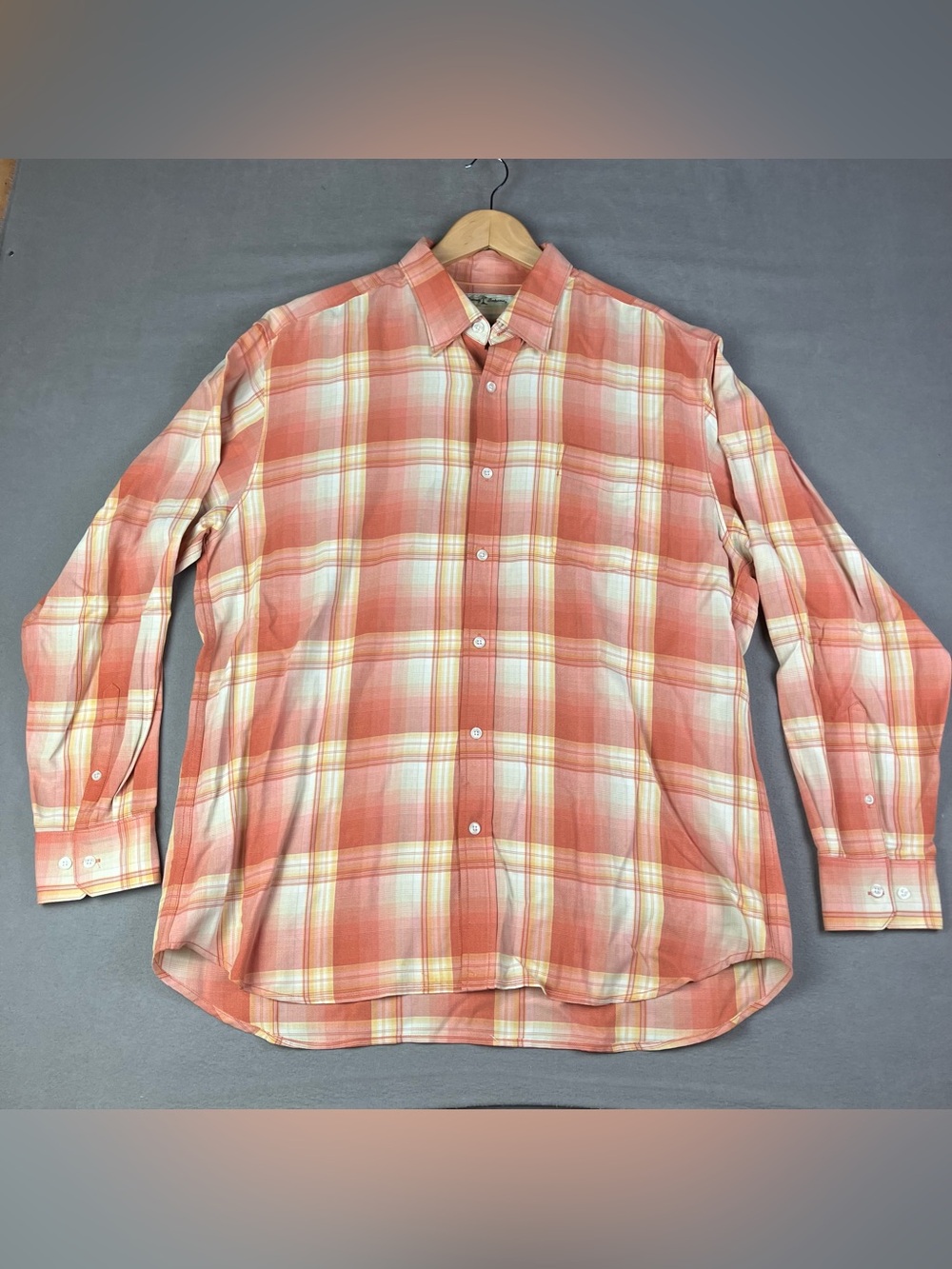 Tommy Bahama Men’s Shirt Size L Long Sleeve Button Up Plaid Shirt Orange. In goo